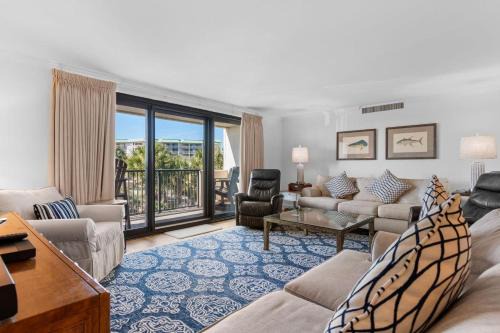 Coastal Charm 3BR Condo with Resort Amenities