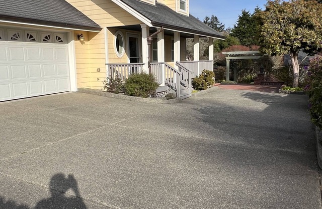 Coastal Charm 4 bedroom 2.5 baths 1800 sq. ft. in Brookings, OR.