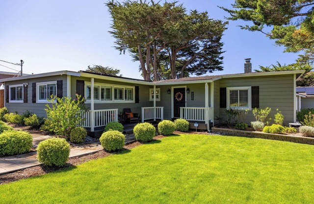 Coastal Charm: Inviting 3 BR Montara Home