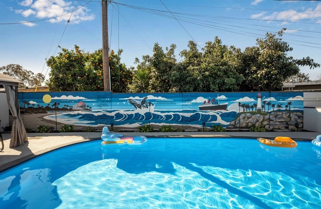 ☀️COASTAL CHIC HAVEN 🌊: pool & billiards table near airport, parks and beaches