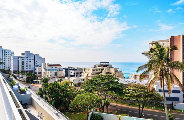 Coastal Comfort in Umhlanga Rocks — Large 3BR Steps from the Beach