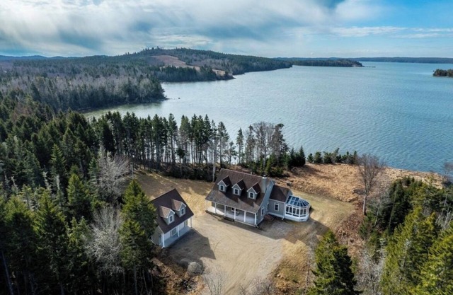 Coastal Escape at Clay Point Retreat - Water front - 3 Bedroom home - Sleeps 10