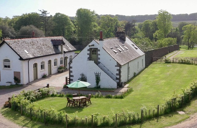 Coastal Estate Cottage/Log Burner/Beautiful Coastal Paths & Woodland Walks