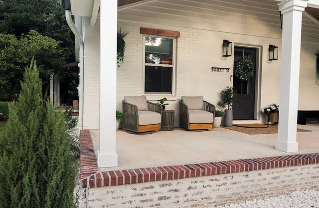 Coastal Getaway/2BR/2BA Cottage + Bonus Room near Downtown & Cumberland Island