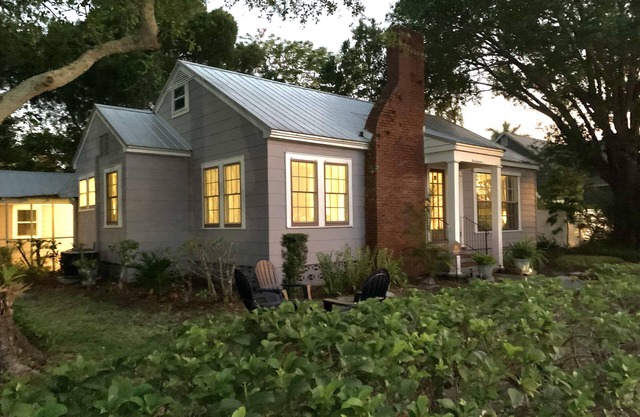 Coastal villa on Riverwalk near shopping, restaurants and Gulf beaches