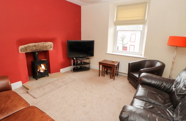 COBBLEKEN, pet friendly, country holiday cottage in Cockermouth