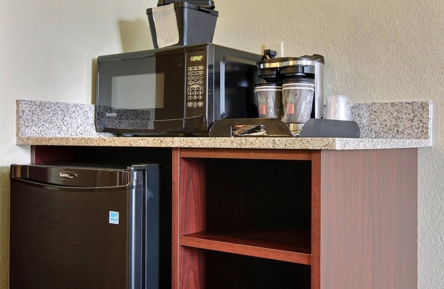 Cobblestone Hotel & Suites - Beulah