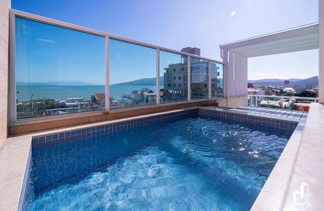 Cobertura 03 suítes, piscina privativa e vista mar