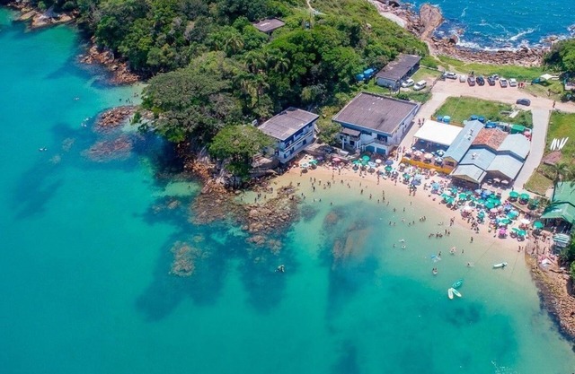 Cobertura com Piscina na praia de Bombas