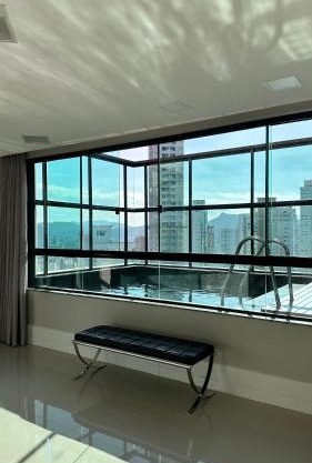 Cobertura Duplex com Piscina, Vista Mar e Hidro