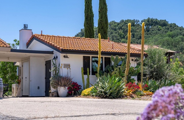 Cocavin Carriage House-Exquisite Ambiance and Comfort in Vineyard Setting