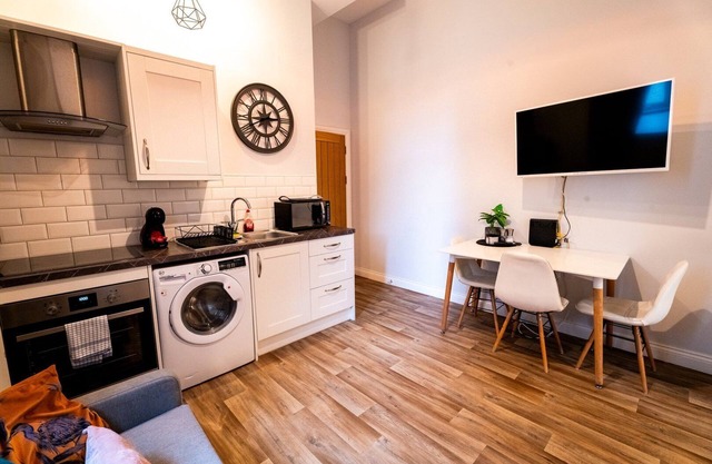 Cohost Partners Cozy 2-Bed Retreat in Swansea