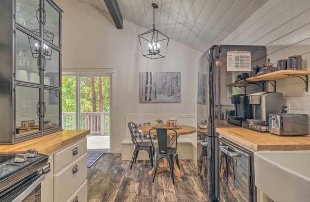 Cold Springs Escape: A/c, Hot Tub, Generator, Wifi