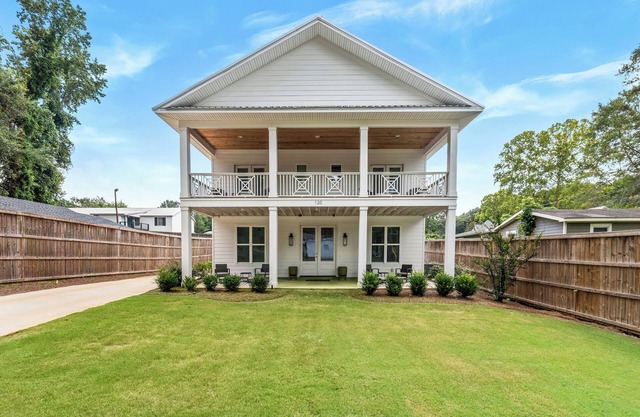 College & Mimosa House in Downtown Auburn, less than 1 mile to Toomer's