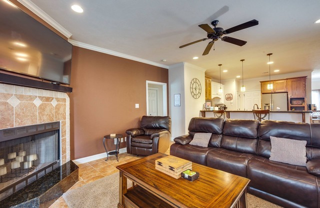 College Station Family Home: 3 Mi to Texas A & M!
