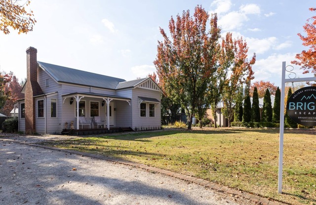 Collins Cottage - Luxury Accommodation