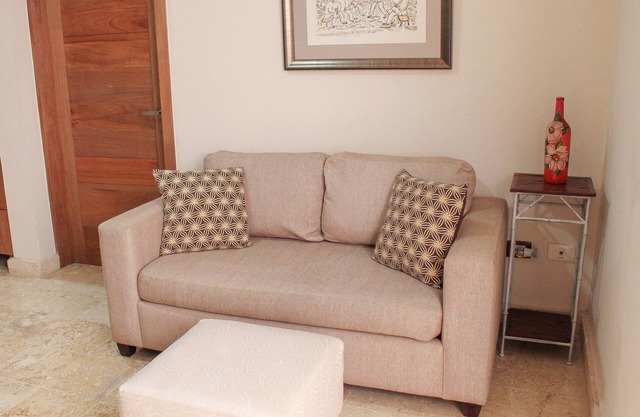 COLONIAL CHARM 1BR APT STEPS FROM CARIBBEAN SEA