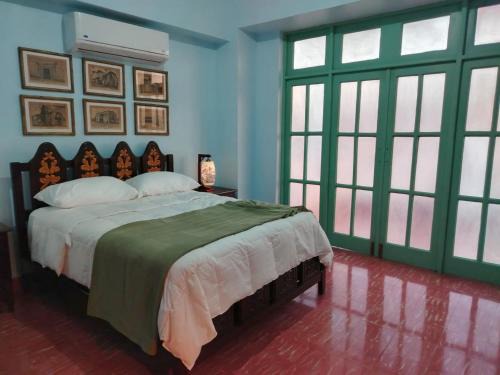 Colonial City 3 br 3 bath apartment, huge Balcony and great view