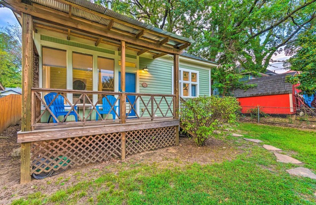 Colorful Cottage w/Deck ~ 5 Mi to Downtown!