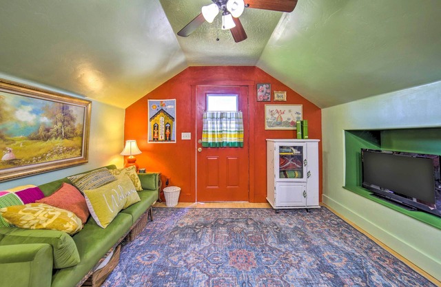 Colorful Sugar City Apartment ~ 4 Mi to BYU!