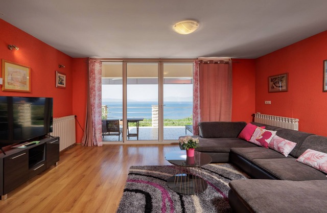 Colourful Seaview Apartment, Kostrena, Croatia
