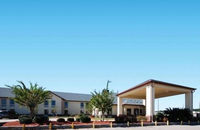 Columbia Inn & Suites