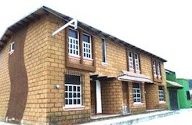 Comfy Bedroom Town House Garden & Market Area