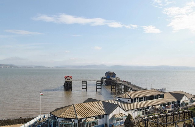 Come and explore the Gower Peninsula, Glamorganshire and Pembrokeshire from this lovely property.