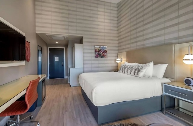 Come Create Memories w/Fun-filled Adventures at this Paradise! Free Parking!