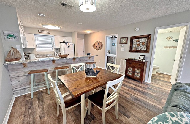 Come get your toes in the sand! Enjoy the Vitamin Sea ☀️