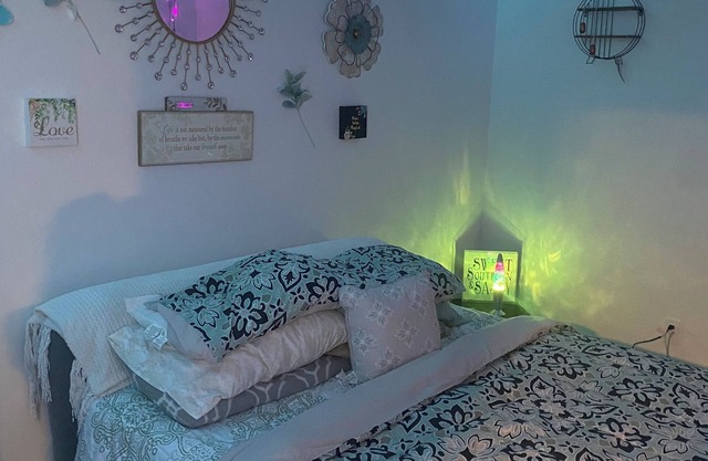 Come rest at the travel wander