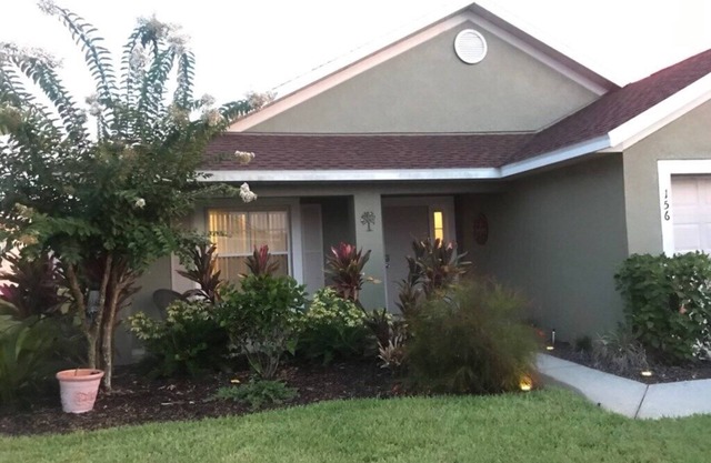 Come stay in the roomy, newly renovated 4 bed 3 bath villa