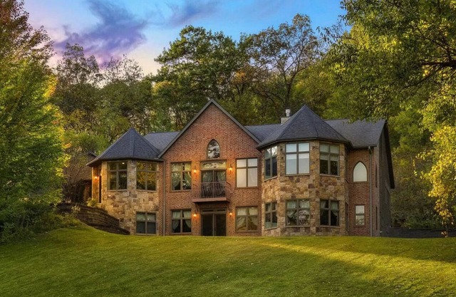 Come Stay like Kings and Queens in this Castle style Home- Beautiful and Private