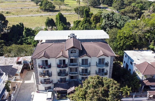 Come to enjoy this fully renovaded 3-bedroom apartment full of amenities.n