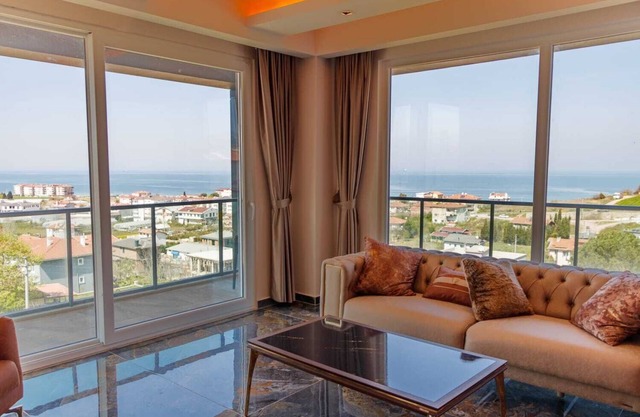 comfort 4-bedroom villa in Yalova with pool jacuzy fitness/WIFI and AC.