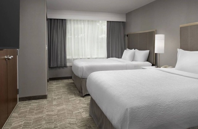 Comfort and Convenience! 3 Relaxing Units, Pool, Free Breakfast, Pets Allowed