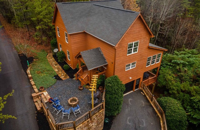 Comfort and Luxury at its best, Hot Tub 1 Dog friendly. New Property