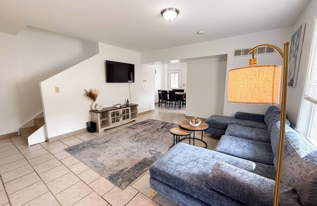 Comfort & Cozy 3/2 in Midwestern charming Macomb, IL