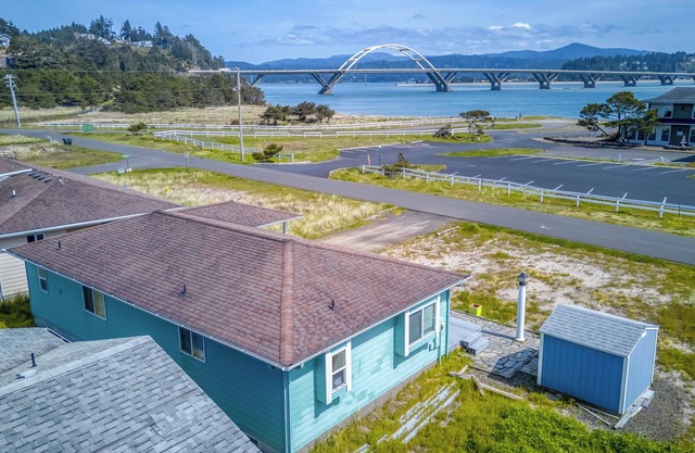Comfort In This Dog-Friendly Updated Bayshore Beauty with View of Alsea Bay!