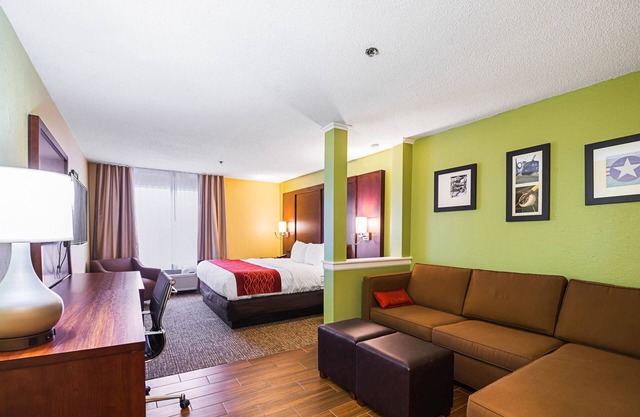 Comfort Inn & Suites Dayton Northwest - Englewood