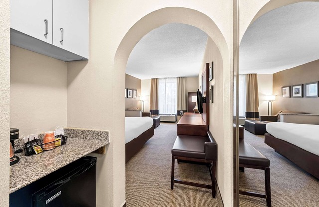 Comfort Inn & Suites Durham near Duke University