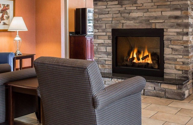 Comfort Inn & Suites Lumberton Central I-95