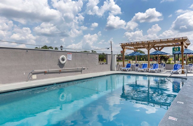 Comfort Inn & Suites Spring Lake - Fayetteville near Fort Bragg