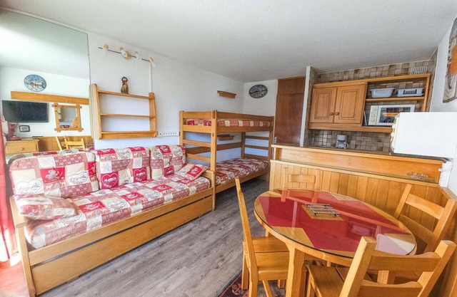 Comfort studio for 3, near slopes, southwest balcony
