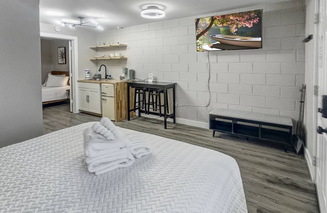 Comfort Suite Hotel- 2 Pools, Near Beach/Boardwalk, No Pets Allowed