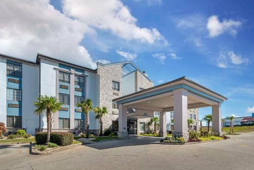 Comfort Suites Hattiesburg near University