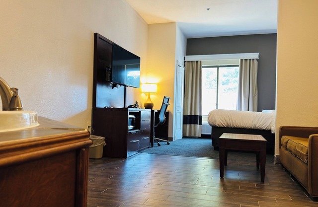 Comfort Suites Plymouth near US-30