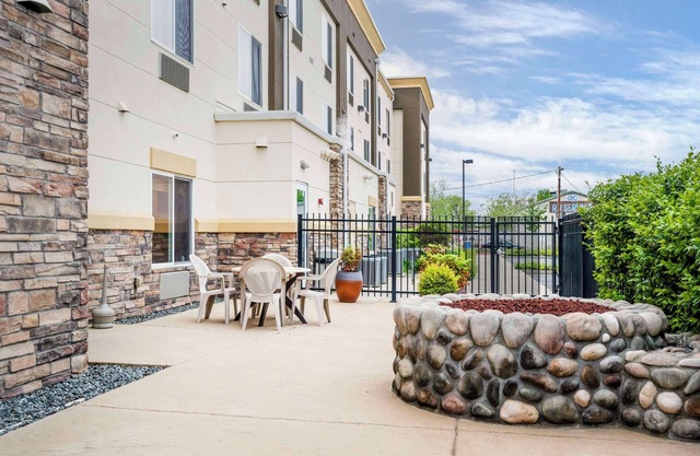 Comfort Suites Redding - Shasta Lake