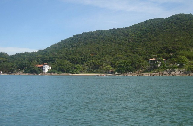 Comfortable beach house and beach overlooking Florianopolis
