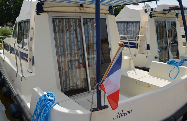 Comfortable boat at dock for 5, Pontailler-sur-Saône, near shops